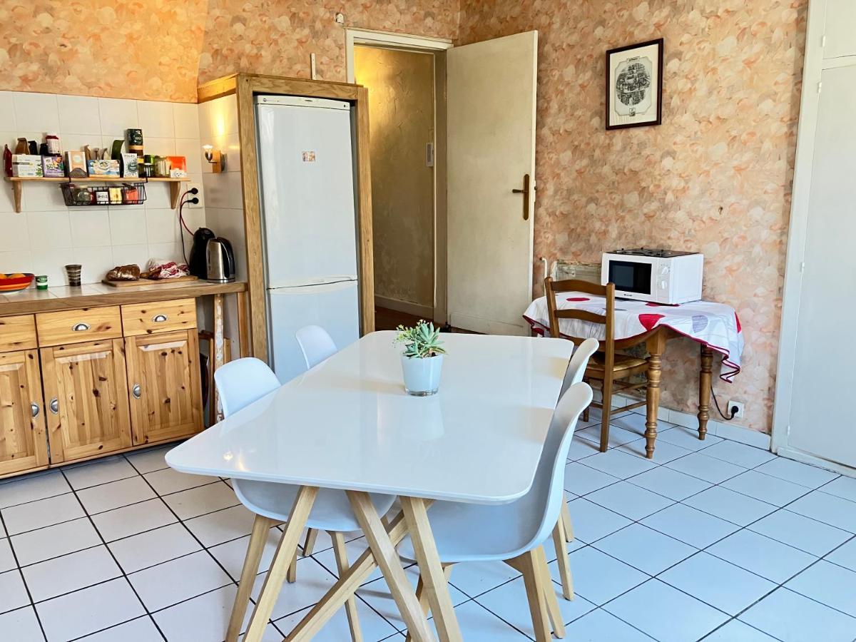 Au Dessus Des Arcades Bed & Breakfast Vic-Fezensac Exterior photo
