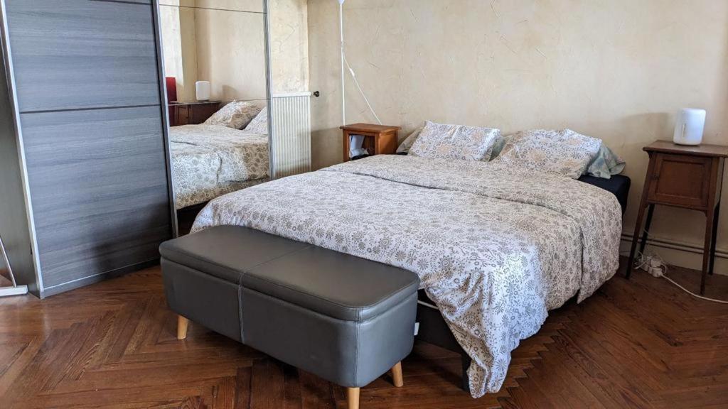 Au Dessus Des Arcades Bed & Breakfast Vic-Fezensac Exterior photo